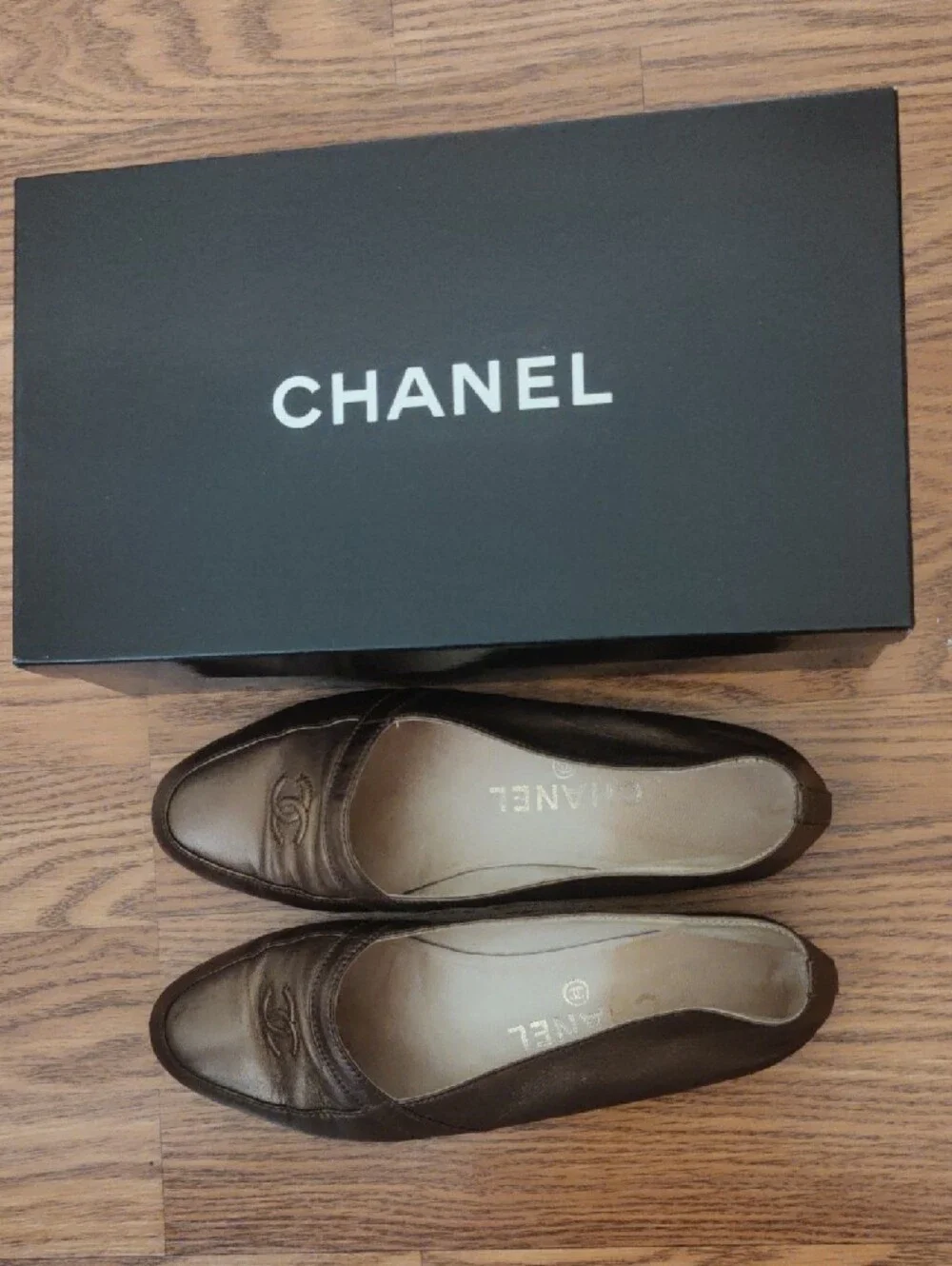 Authentic CHANEL Bronze Brown Leather CC Logo Flats